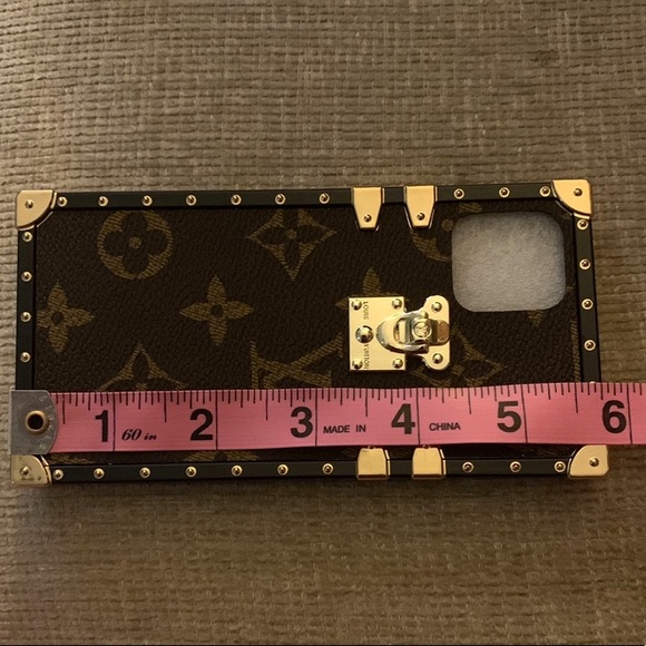 *LAST ONE* Trunk Style iPhone 11 Pro Case - Picture 3 of 9